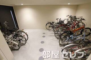 屋内自転車置場。