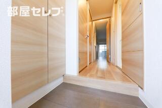 何とも言えない建具の感じ、かっこいい。