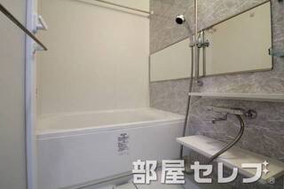 浴室乾燥機付きのオシャレなお風呂。