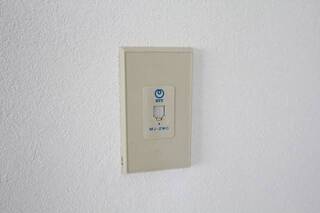 電話やネットの回線はこちらです。