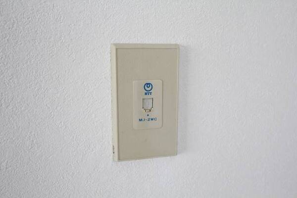 電話やネットの回線はこちらです。