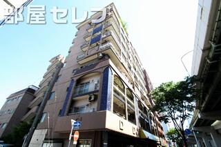 9階建てのマンション。