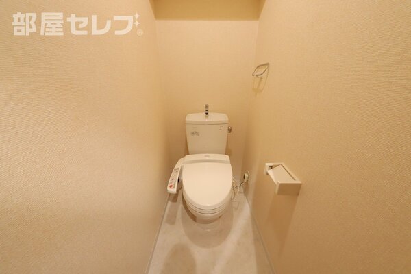 ツートンカラーのバスルームがお洒落です。（イメージ写真）