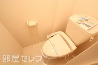 温水洗浄便座つきのお手洗い。