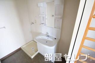 独立洗面化粧台。