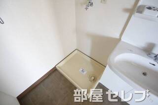 洗濯機置き場はこちらへ。