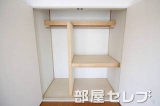 各部屋に収納あります。