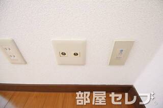 電話回線、ＴＶジャック。