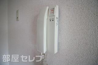 ドアフォンが付いているので安心です。