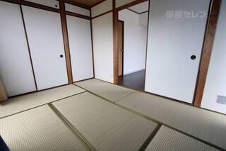 光がたっぷり入る和室です。