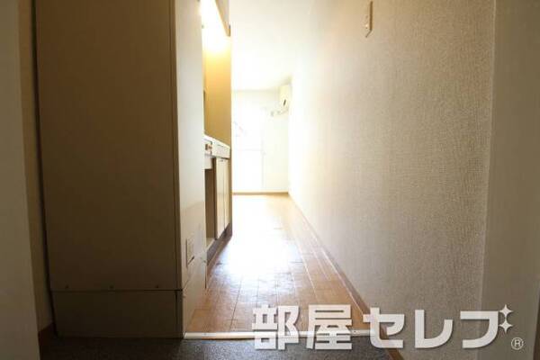 玄関から見ても明るいですね。
