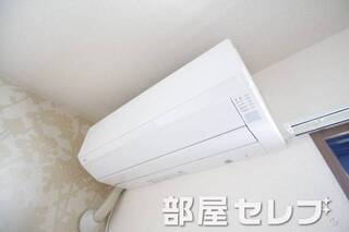 冷暖房エアコン。