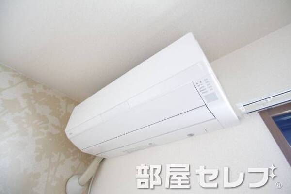 冷暖房エアコン。