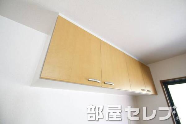 上部収納。