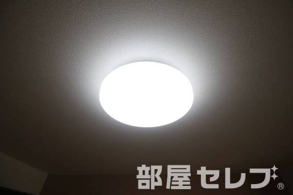 照明。