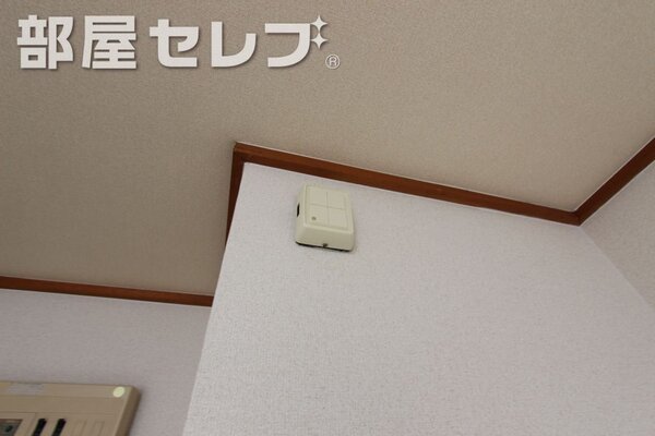真っ白エアコンです。