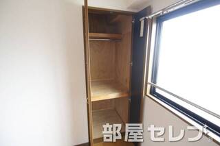 各部屋に収納あります。