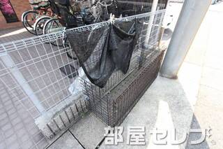 ゴミ置き場。