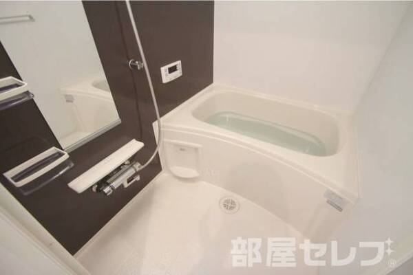 ※202号室の写真を流用しています。
