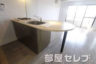 ２口ガスコンロのテーブル付きキッチン　他号室の写真です。