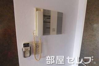 インターホンでお知らせします。他号室の写真です。