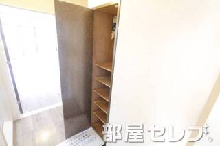 シューズボックスで玄関スッキリ　他号室の写真です。