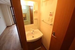 きれいな独立洗面所です。同タイプの部屋です。