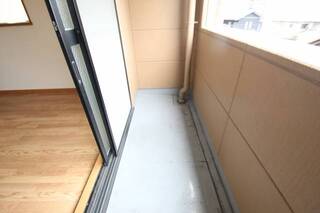 明るいバルコニーです。同タイプの部屋です。