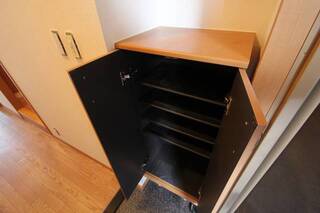 シューズボックスで玄関スッキリ。同タイプの部屋です。