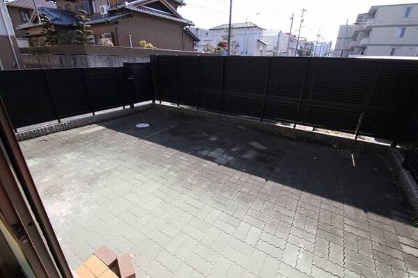 広々専用庭があります　お子さんの遊び場としていいですね
