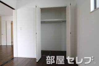奥行きのある収納。