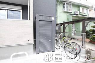 自転車置き場はスペースがあるところへ。