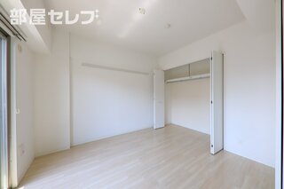 5.8帖の洋間です