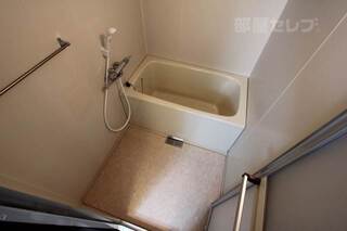 別の部屋の内装写真を参照