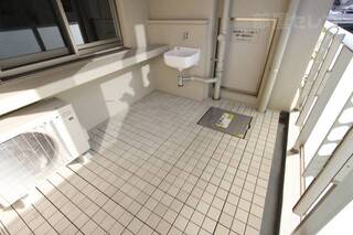208号室