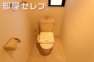お風呂に小窓あります。