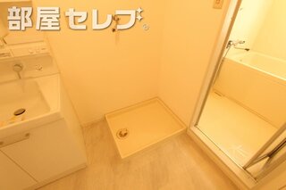 各部屋に収納あり。