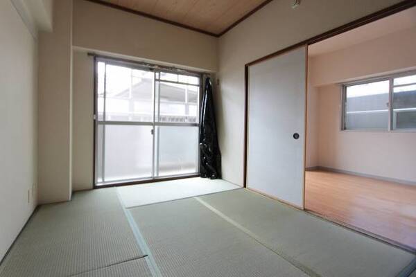 仕切りを開ければ開放感があります