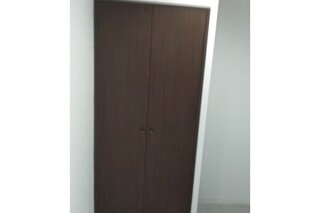 玄関横にも収納があります。