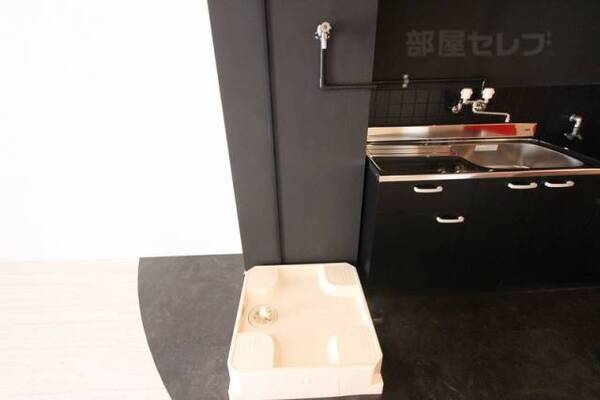 ※402号室の内装写真参照