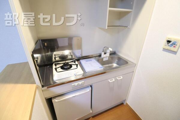 お風呂場も、大きな鏡がついていて便利ですよ。