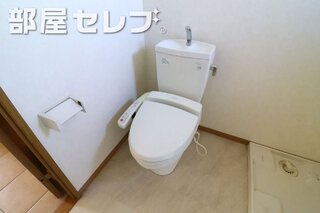 広くて窓付の浴室。