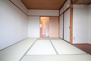 い草のにおいがする和室