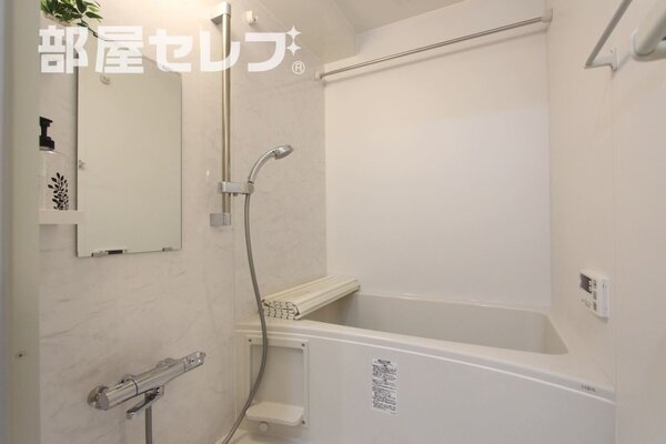 303号室のモデルルームの写真です。