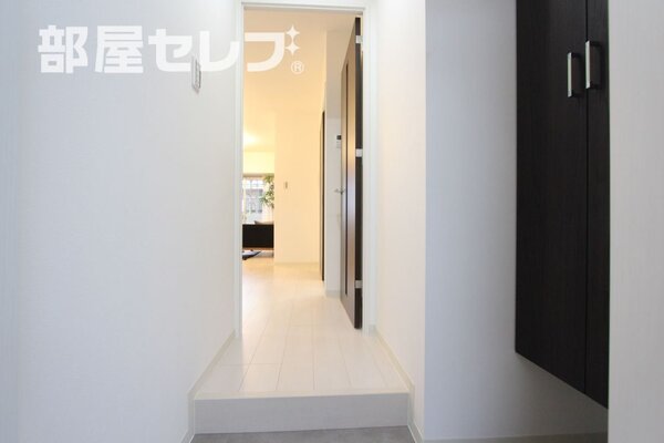 303号室のモデルルームの写真です。