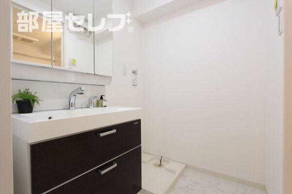 303号室のモデルルームの写真です。
