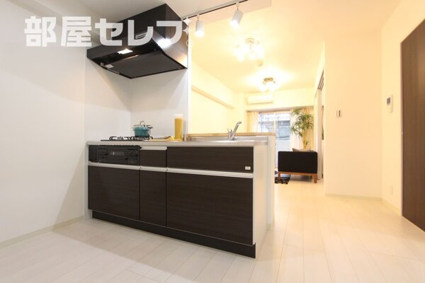 303号室のモデルルームの写真です。