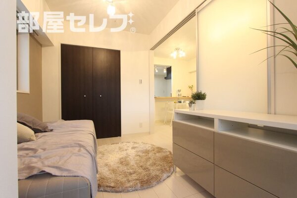 303号室のモデルルームの写真です。