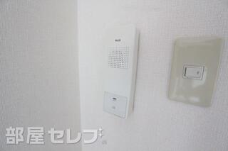インターホンで来客時も確認できます。