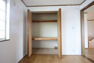 中段棚と枕棚付の収納